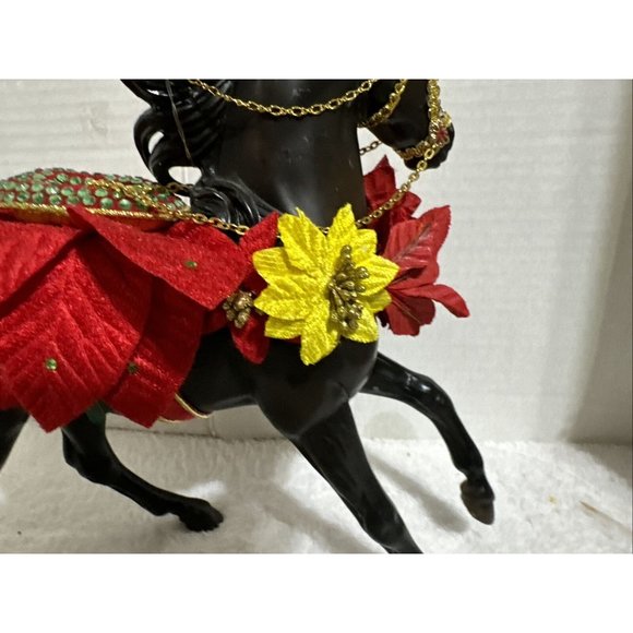 Traditional Breyer 2012 Christmas Holiday Horse Noche Buena Ethereal - Picture 7 of 10